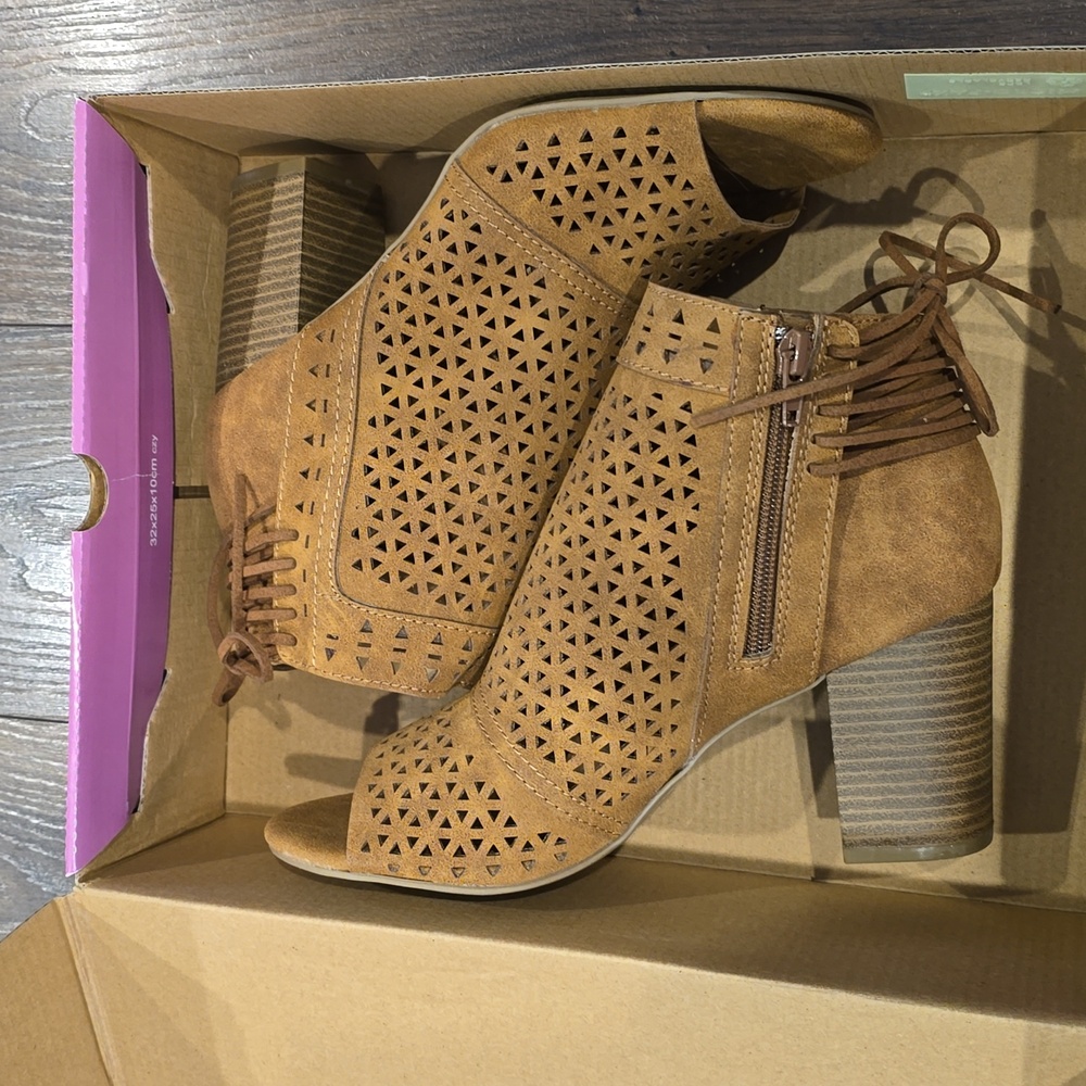 Women's new open toe heel sandal.